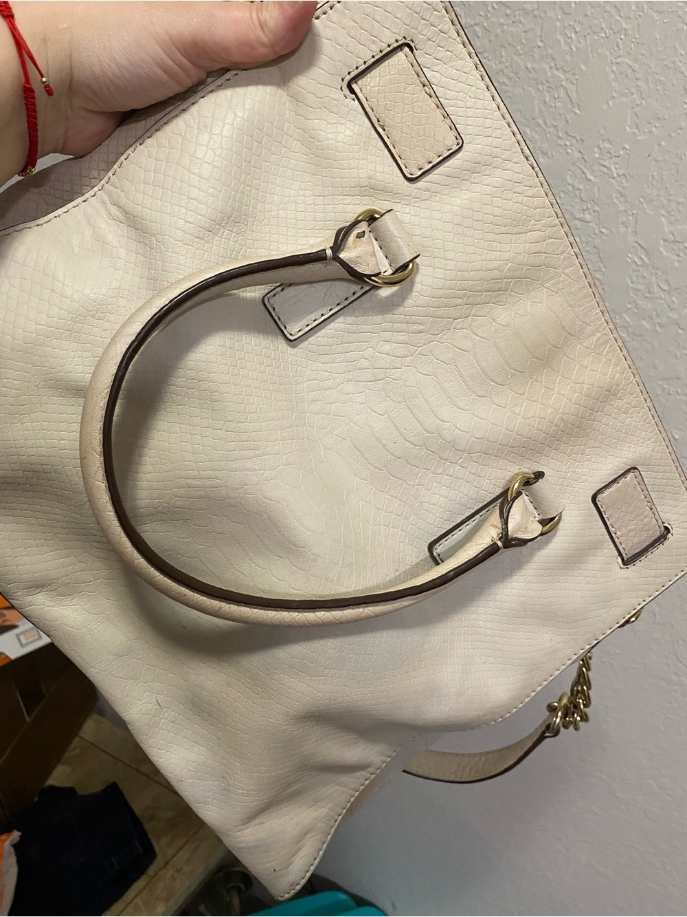 Michael Kors Cream Leather Shoulder Bag with Gold Hardware - Picture 6 of 8